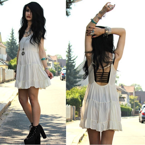 Brandy Melville Cream Floral Rose Print Tiered Ruffle Dress one size fits all - Picture 8 of 13